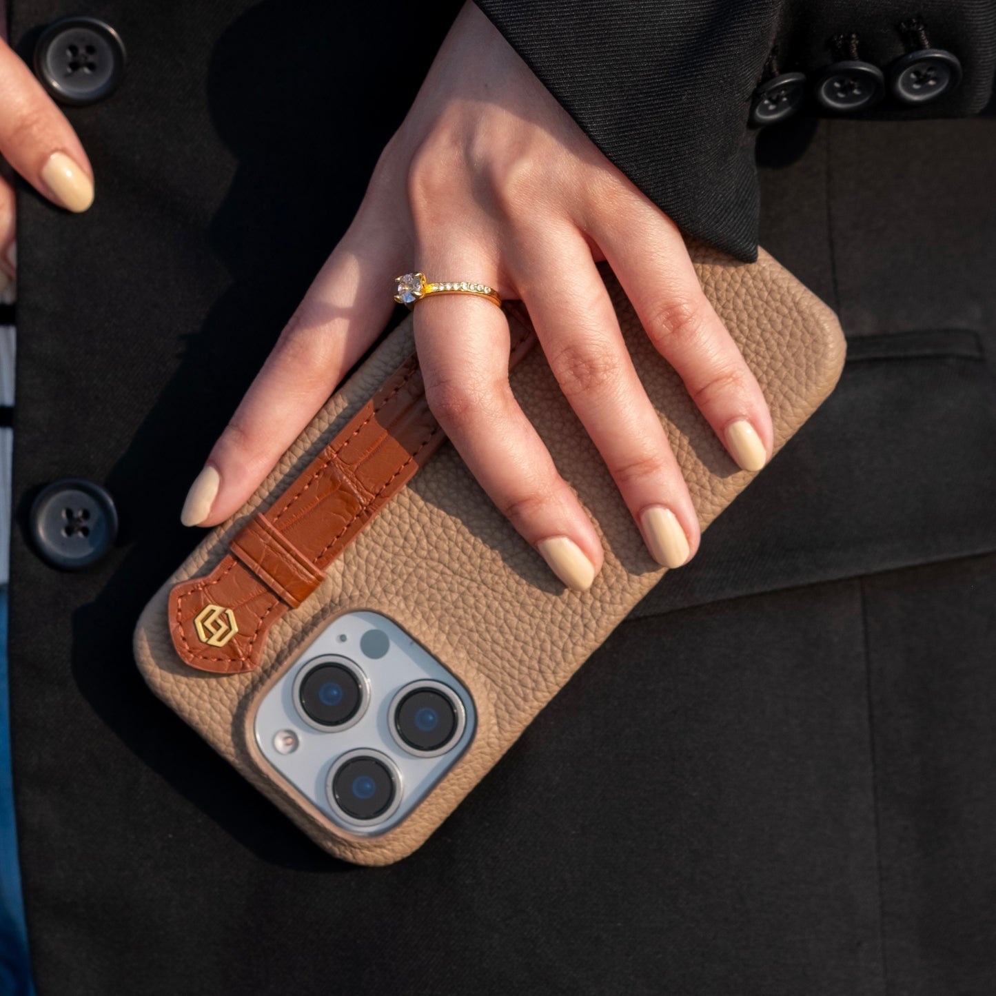 Khaki with crocodile side strap Brown - iPhone 16 pro