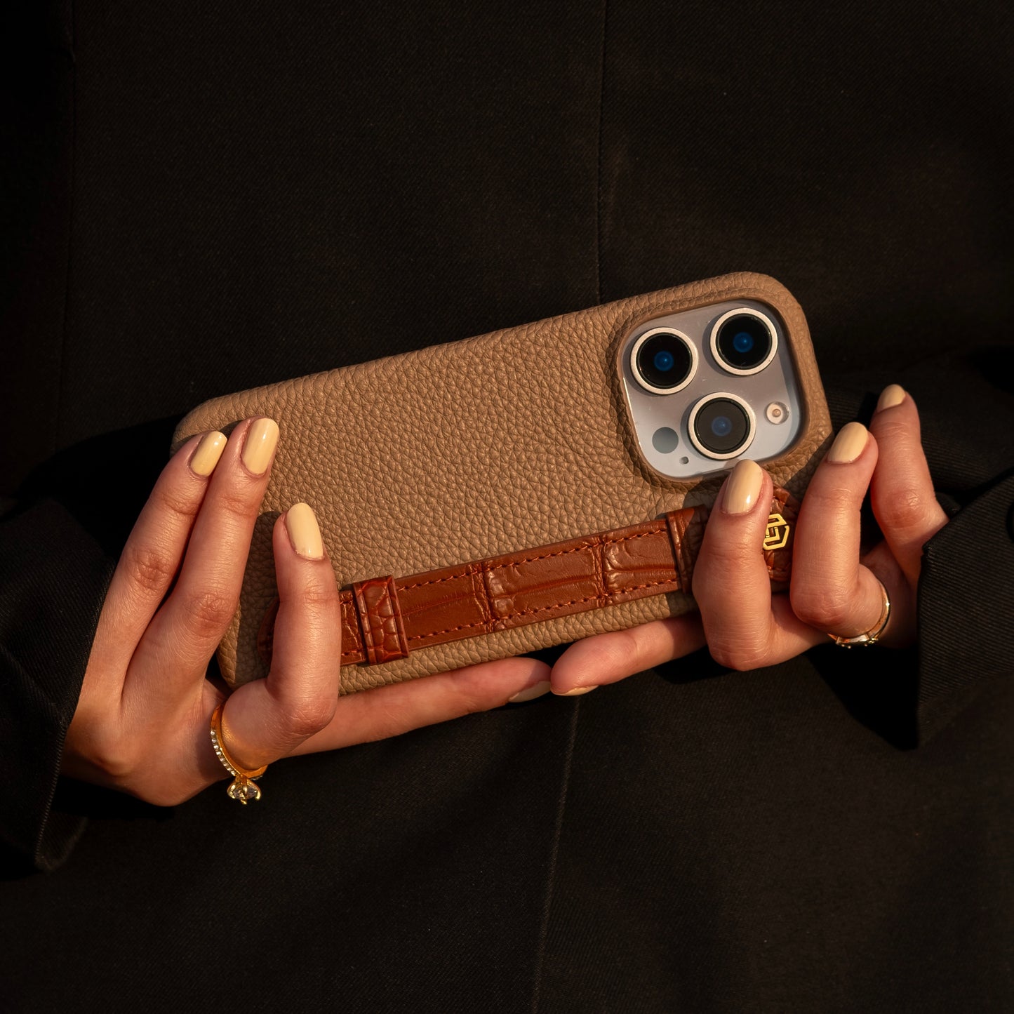 Khaki with crocodile side strap Brown - iPhone 16 pro