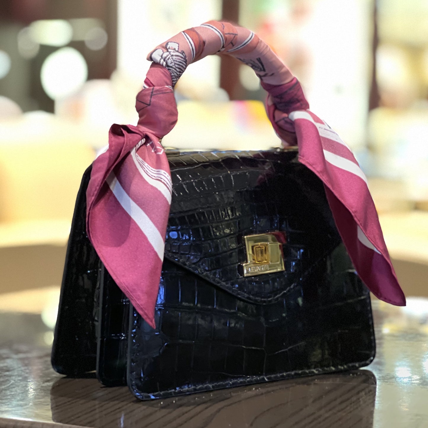 Qatar's National Day Scarf