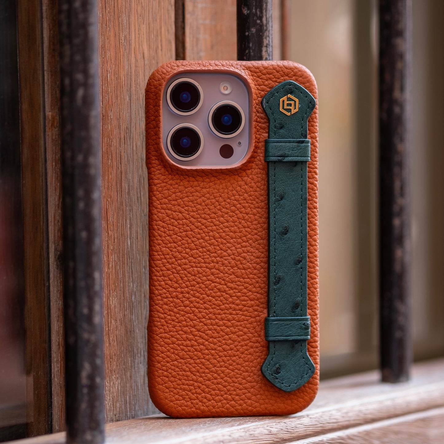 Tan with ostrich side strap Green - iPhone 16 pro